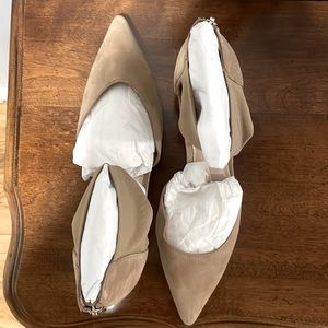 *NWT* Pelle Moda Tan Cam Pump • Suede • US9